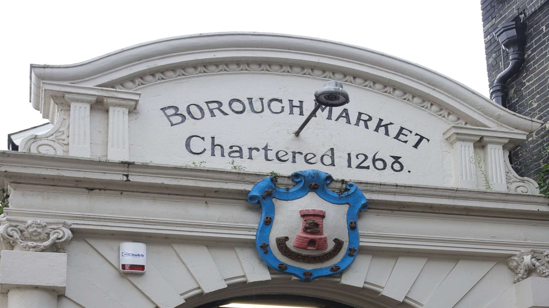 Sign above the entrance to the market reads Borough Market 1260.