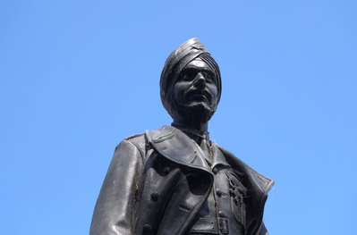 Mahinder singh pujji statue close up