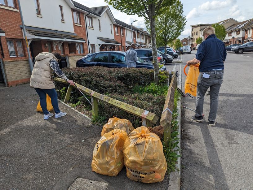 Gravesham street champions on a litter pick