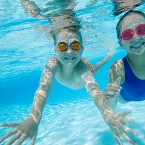 Image of children swimming under water with goggles