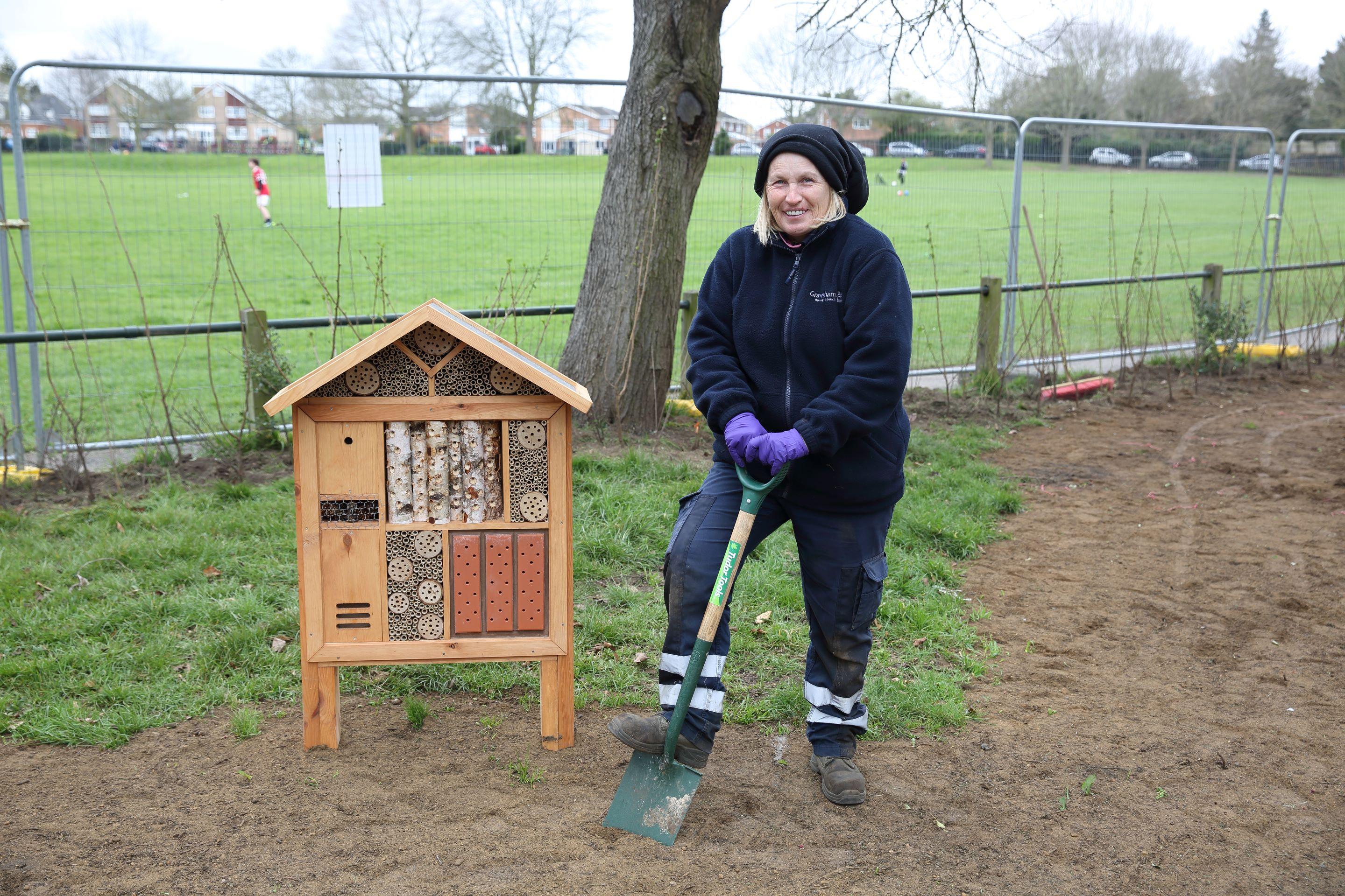 picture of lady with shovel